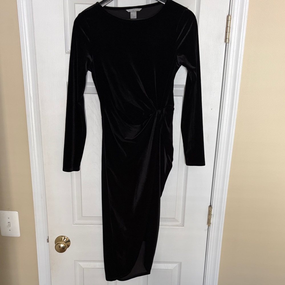 H&M Black Long Sleeve Velvet Dress